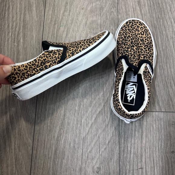 Size 10.5 kids cheetah print vans - Picture 2 of 7